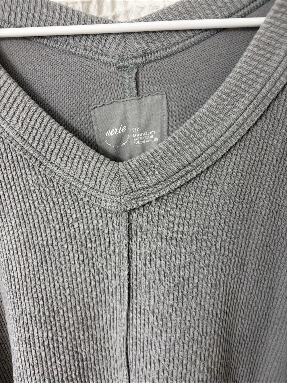 Aerie Wonder Textured Ribbed V-Neck Sweatshirt in Silver Shadow Small - Picture 4 of 6